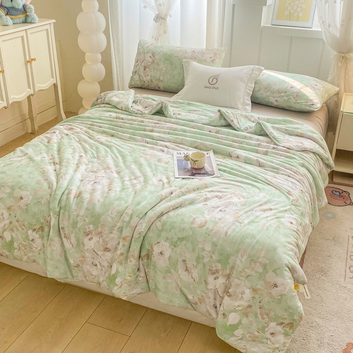 91家纺网 家纺一手货源 找家纺 恋之巢家纺 2026新款四季款可水洗牛奶丝针织棉夏被大豆夏凉被空调被可机洗薄被子被芯直播外贸专供大豆被夏被 缤纷舞叶-绿