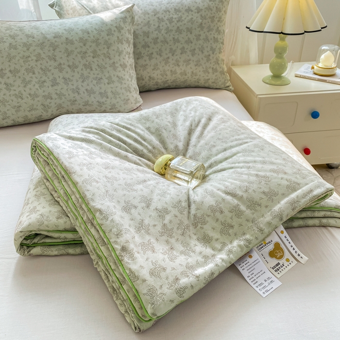 91家纺网 家纺一手货源 找家纺 恋之巢家纺 2026新款四季款可水洗牛奶丝针织棉夏被大豆夏凉被空调被可机洗薄被子被芯直播外贸专供大豆被夏被 觅影-软糯款