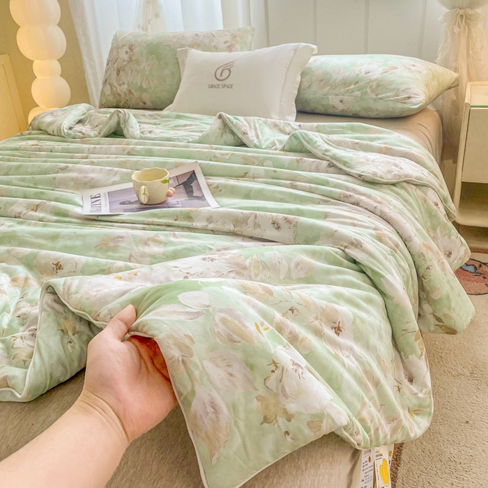 91家纺网 家纺一手货源 找家纺 恋之巢家纺 2026新款四季款可水洗牛奶丝针织棉夏被大豆夏凉被空调被可机洗薄被子被芯直播外贸专供大豆被夏被 缤纷舞叶-绿