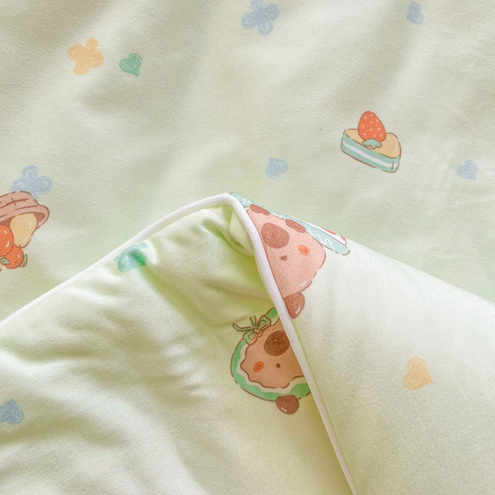 91家纺网 家纺一手货源 找家纺 恋之巢家纺 2026新款四季款可水洗牛奶丝针织棉夏被大豆夏凉被空调被可机洗薄被子被芯直播外贸专供大豆被夏被 卡皮巴拉-绿-软糯