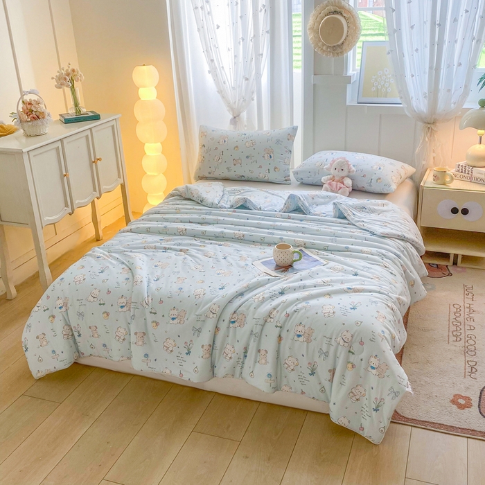 91家纺网 家纺一手货源 找家纺 恋之巢家纺 2026新款四季款可水洗牛奶丝针织棉夏被大豆夏凉被空调被可机洗薄被子被芯直播外贸专供大豆被夏被 童趣-软糯