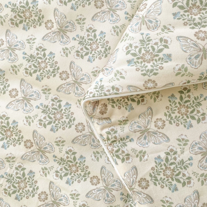 91家纺网 家纺一手货源 找家纺 恋之巢家纺 2026新款四季款可水洗牛奶丝针织棉夏被大豆夏凉被空调被可机洗薄被子被芯直播外贸专供大豆被夏被 蝶梦-软糯