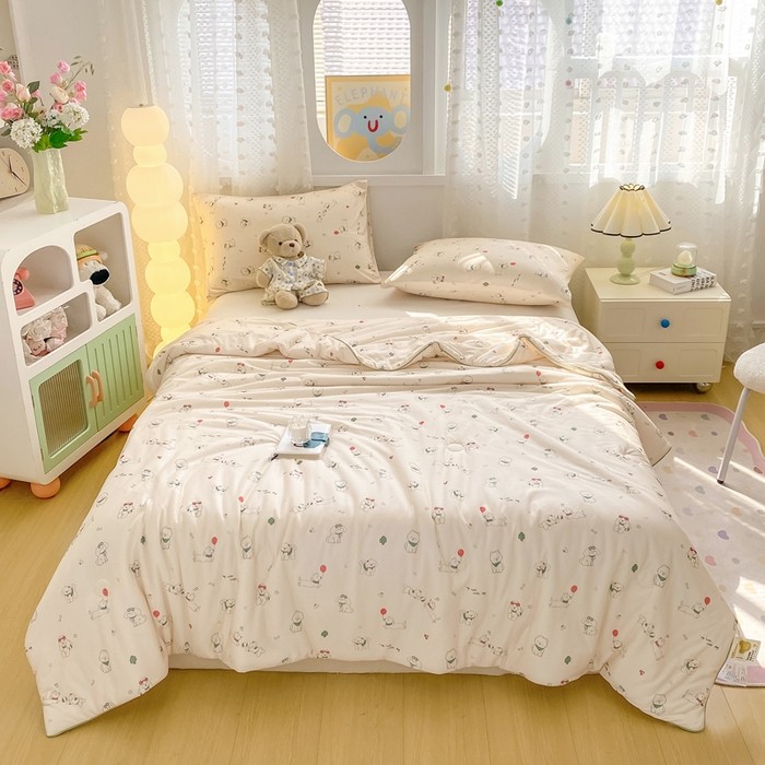 91家纺网 家纺一手货源 找家纺 恋之巢家纺 2026新款四季款可水洗牛奶丝针织棉夏被大豆夏凉被空调被可机洗薄被子被芯直播外贸专供大豆被夏被 法式小狗-软糯款