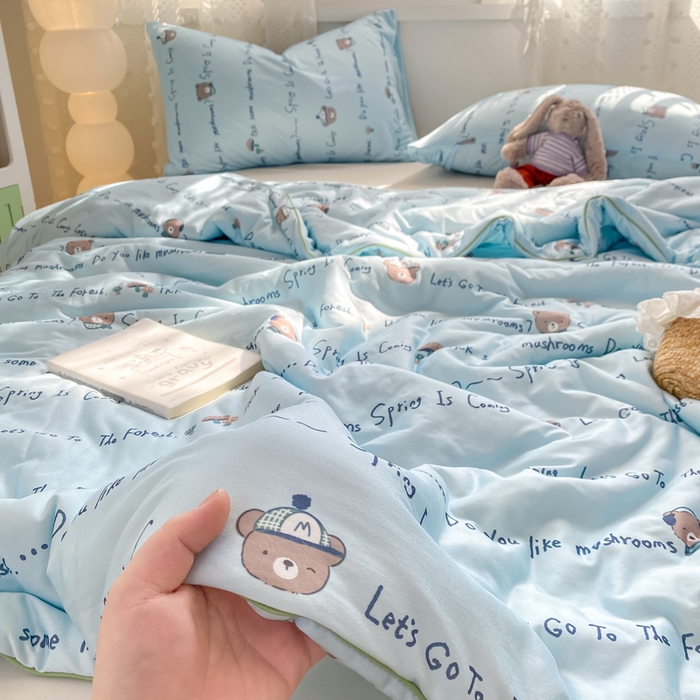 91家纺网 家纺一手货源 找家纺 恋之巢家纺 2026新款四季款可水洗牛奶丝针织棉夏被大豆夏凉被空调被可机洗薄被子被芯直播外贸专供大豆被夏被 布朗熊-软糯款