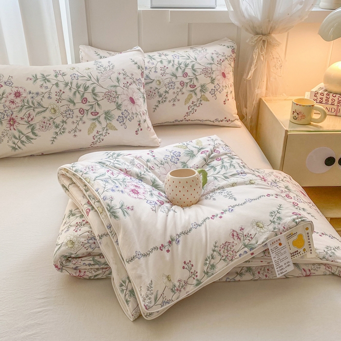 91家纺网 家纺一手货源 找家纺 恋之巢家纺 2026新款四季款可水洗牛奶丝针织棉夏被大豆夏凉被空调被可机洗薄被子被芯直播外贸专供大豆被夏被 斑马先生-软糯