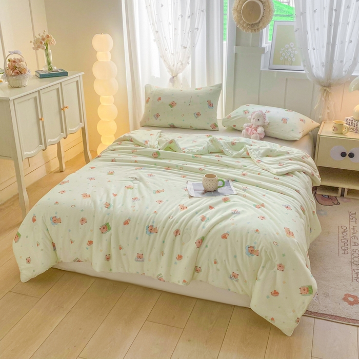 91家纺网 家纺一手货源 找家纺 恋之巢家纺 2026新款四季款可水洗牛奶丝针织棉夏被大豆夏凉被空调被可机洗薄被子被芯直播外贸专供大豆被夏被 卡皮巴拉-绿-软糯