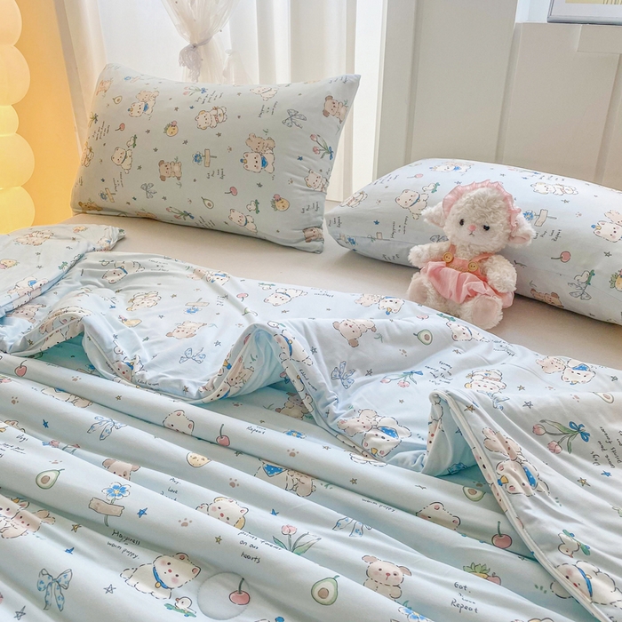 91家纺网 家纺一手货源 找家纺 恋之巢家纺 2026新款四季款可水洗牛奶丝针织棉夏被大豆夏凉被空调被可机洗薄被子被芯直播外贸专供大豆被夏被 童趣-软糯