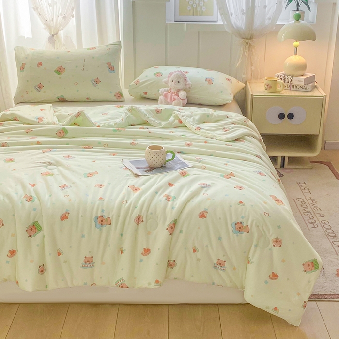 91家纺网 家纺一手货源 找家纺 恋之巢家纺 2026新款四季款可水洗牛奶丝针织棉夏被大豆夏凉被空调被可机洗薄被子被芯直播外贸专供大豆被夏被 卡皮巴拉-绿-软糯