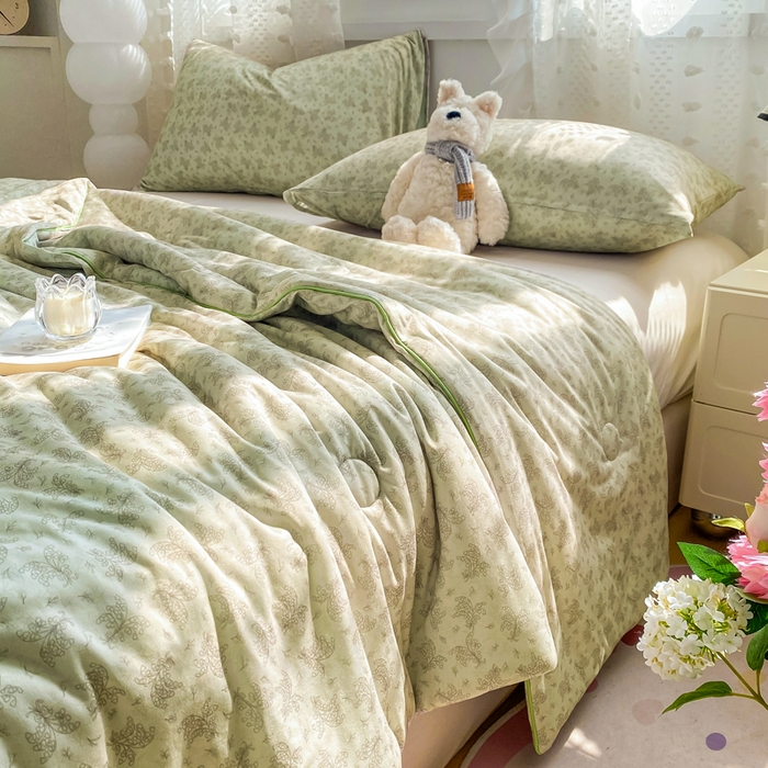 91家纺网 家纺一手货源 找家纺 恋之巢家纺 2026新款四季款可水洗牛奶丝针织棉夏被大豆夏凉被空调被可机洗薄被子被芯直播外贸专供大豆被夏被 觅影-软糯款