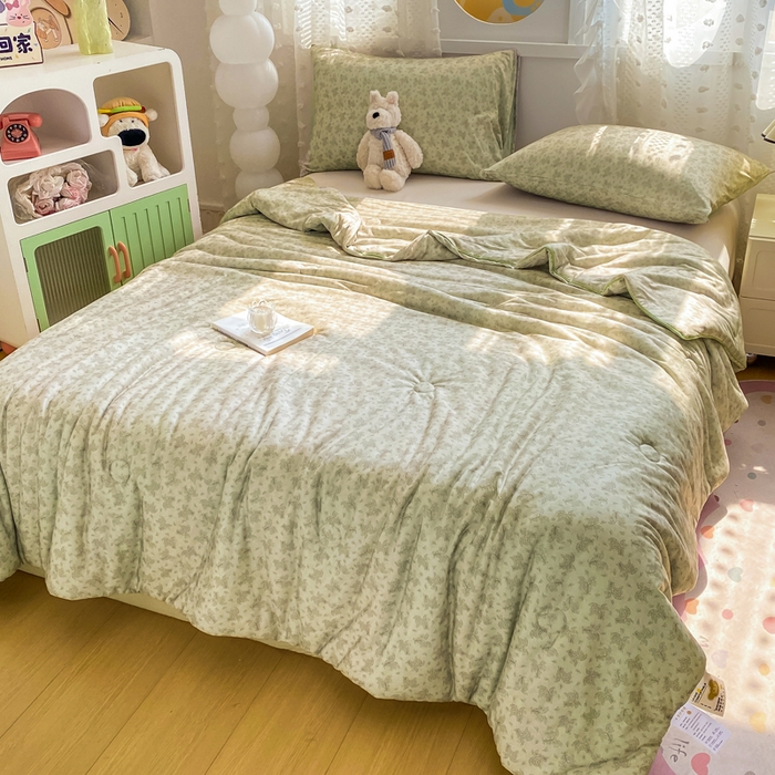 91家纺网 家纺一手货源 找家纺 恋之巢家纺 2026新款四季款可水洗牛奶丝针织棉夏被大豆夏凉被空调被可机洗薄被子被芯直播外贸专供大豆被夏被 觅影-软糯款