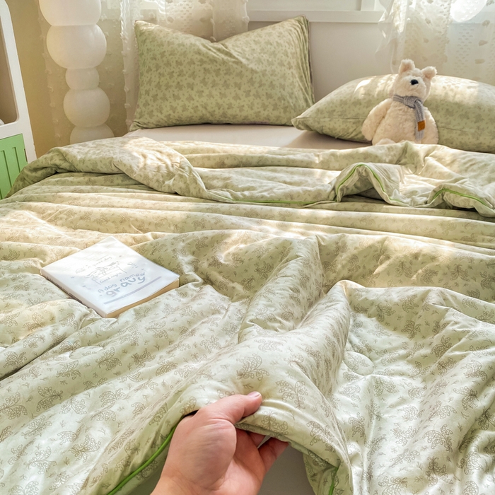 91家纺网 家纺一手货源 找家纺 恋之巢家纺 2026新款四季款可水洗牛奶丝针织棉夏被大豆夏凉被空调被可机洗薄被子被芯直播外贸专供大豆被夏被 觅影-软糯款