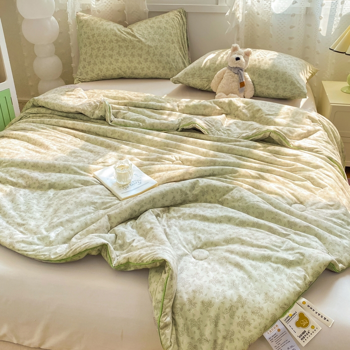 91家纺网 家纺一手货源 找家纺 恋之巢家纺 2026新款四季款可水洗牛奶丝针织棉夏被大豆夏凉被空调被可机洗薄被子被芯直播外贸专供大豆被夏被 觅影-软糯款