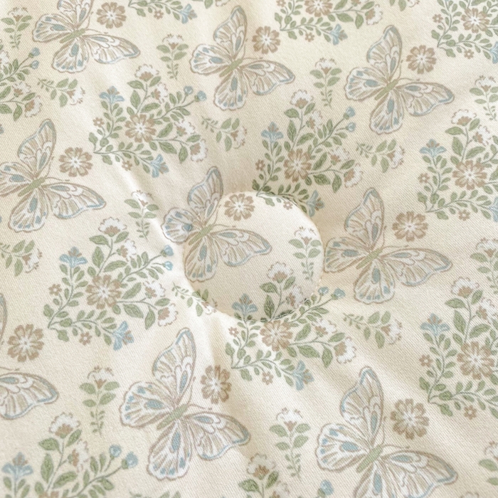 91家纺网 家纺一手货源 找家纺 恋之巢家纺 2026新款四季款可水洗牛奶丝针织棉夏被大豆夏凉被空调被可机洗薄被子被芯直播外贸专供大豆被夏被 蝶梦-软糯