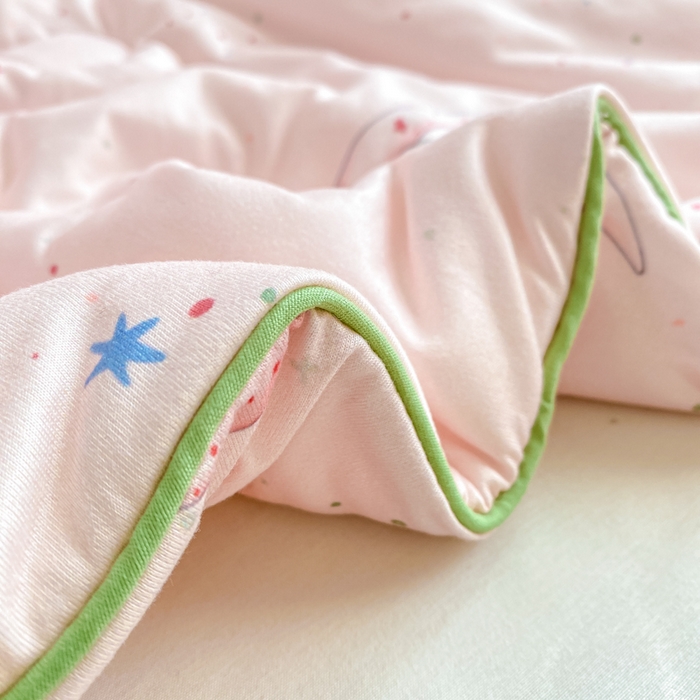 91家纺网 家纺一手货源 找家纺 恋之巢家纺 2026新款四季款可水洗牛奶丝针织棉夏被大豆夏凉被空调被可机洗薄被子被芯直播外贸专供大豆被夏被 软糯月光兔-软糯款