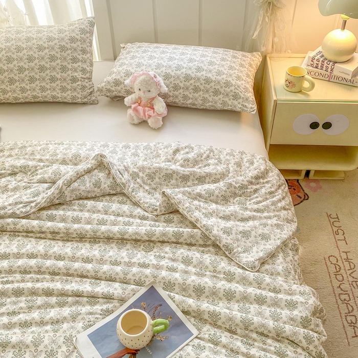 91家纺网 家纺一手货源 找家纺 恋之巢家纺 2026新款四季款可水洗牛奶丝针织棉夏被大豆夏凉被空调被可机洗薄被子被芯直播外贸专供大豆被夏被 蝶梦-软糯