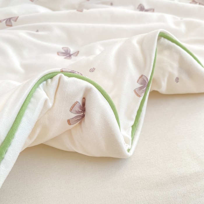 91家纺网 家纺一手货源 找家纺 恋之巢家纺 2026新款四季款可水洗牛奶丝针织棉夏被大豆夏凉被空调被可机洗薄被子被芯直播外贸专供大豆被夏被 小家碧玉-软糯款