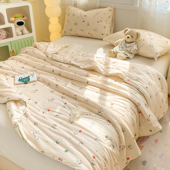 91家纺网 家纺一手货源 找家纺 恋之巢家纺 2026新款四季款可水洗牛奶丝针织棉夏被大豆夏凉被空调被可机洗薄被子被芯直播外贸专供大豆被夏被 法式小狗-软糯款