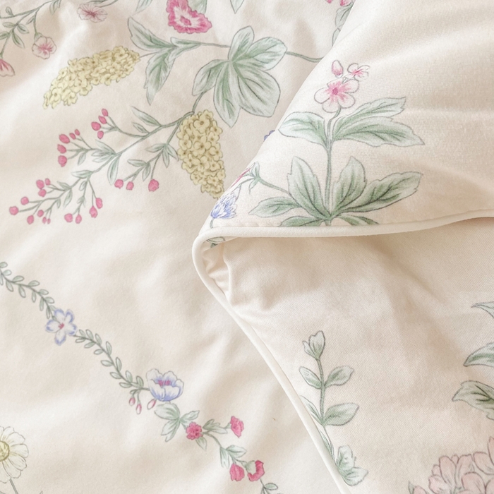 91家纺网 家纺一手货源 找家纺 恋之巢家纺 2026新款四季款可水洗牛奶丝针织棉夏被大豆夏凉被空调被可机洗薄被子被芯直播外贸专供大豆被夏被 花枝蔓-粉-软糯