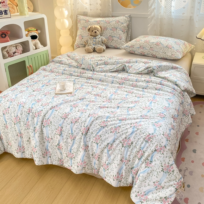 91家纺网 家纺一手货源 找家纺 恋之巢家纺 2026新款四季款可水洗牛奶丝针织棉夏被大豆夏凉被空调被可机洗薄被子被芯直播外贸专供大豆被夏被 花漾-软糯款