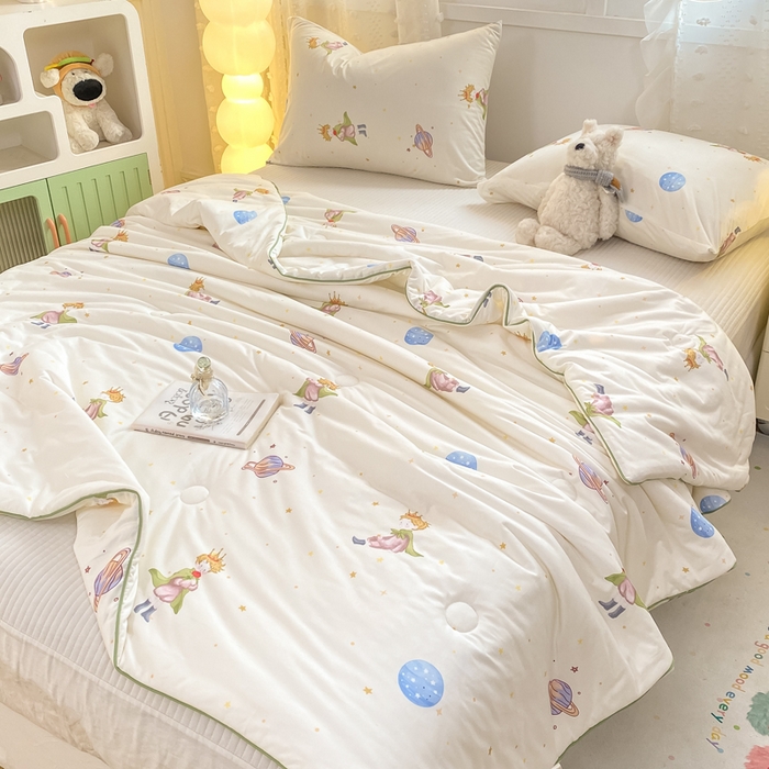 91家纺网 家纺一手货源 找家纺 恋之巢家纺 2026新款四季款可水洗牛奶丝针织棉夏被大豆夏凉被空调被可机洗薄被子被芯直播外贸专供大豆被夏被 英伦王子-软糯款