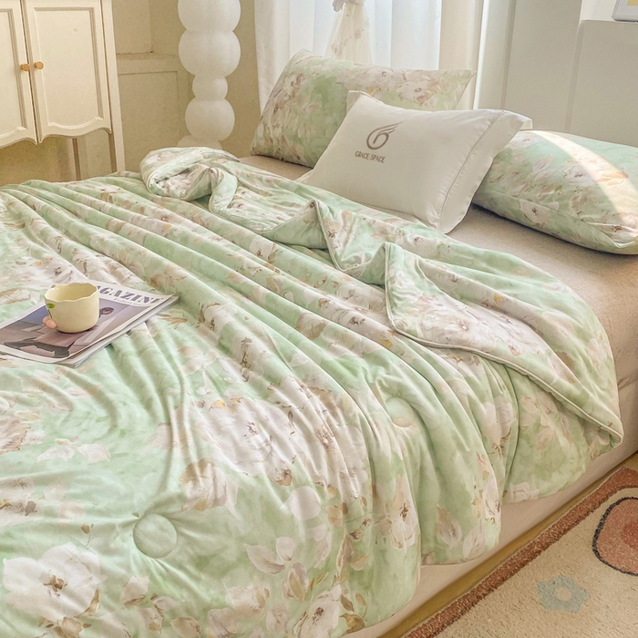 91家纺网 家纺一手货源 找家纺 恋之巢家纺 2026新款四季款可水洗牛奶丝针织棉夏被大豆夏凉被空调被可机洗薄被子被芯直播外贸专供大豆被夏被 缤纷舞叶-绿