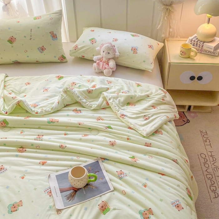 91家纺网 家纺一手货源 找家纺 恋之巢家纺 2026新款四季款可水洗牛奶丝针织棉夏被大豆夏凉被空调被可机洗薄被子被芯直播外贸专供大豆被夏被 卡皮巴拉-绿-软糯