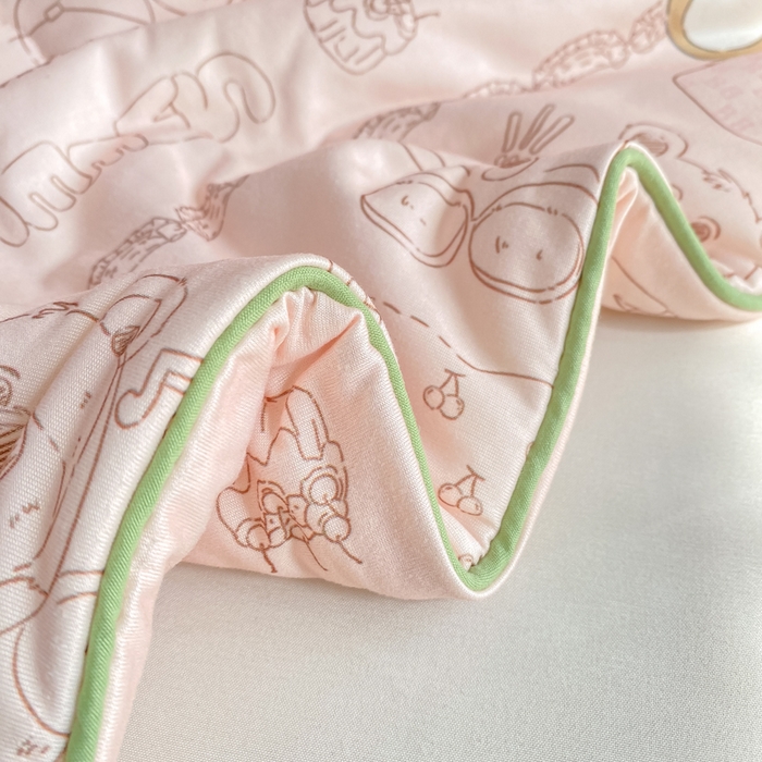 91家纺网 家纺一手货源 找家纺 恋之巢家纺 2026新款四季款可水洗牛奶丝针织棉夏被大豆夏凉被空调被可机洗薄被子被芯直播外贸专供大豆被夏被 英伦熊-软糯款