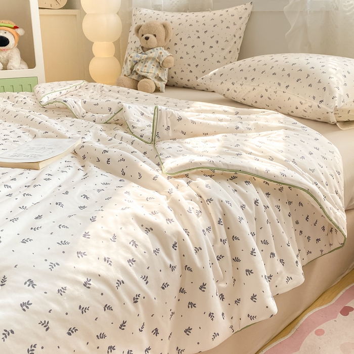 91家纺网 家纺一手货源 找家纺 恋之巢家纺 2026新款四季款可水洗牛奶丝针织棉夏被大豆夏凉被空调被可机洗薄被子被芯直播外贸专供大豆被夏被 叶子-软糯款