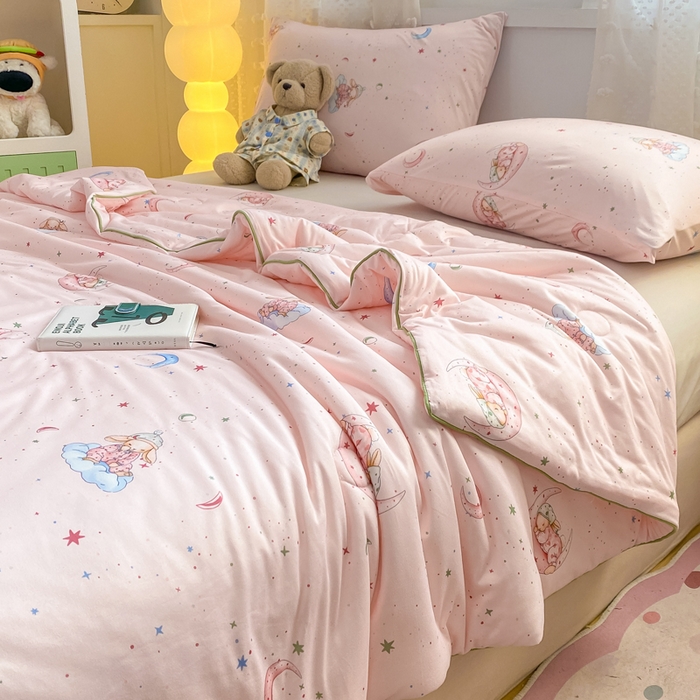 91家纺网 家纺一手货源 找家纺 恋之巢家纺 2026新款四季款可水洗牛奶丝针织棉夏被大豆夏凉被空调被可机洗薄被子被芯直播外贸专供大豆被夏被 软糯月光兔-软糯款