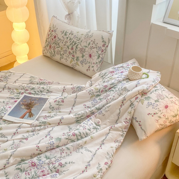 91家纺网 家纺一手货源 找家纺 恋之巢家纺 2026新款四季款可水洗牛奶丝针织棉夏被大豆夏凉被空调被可机洗薄被子被芯直播外贸专供大豆被夏被 花枝蔓-粉-软糯