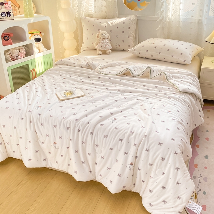 91家纺网 家纺一手货源 找家纺 恋之巢家纺 2026新款四季款可水洗牛奶丝针织棉夏被大豆夏凉被空调被可机洗薄被子被芯直播外贸专供大豆被夏被 小家碧玉-软糯款