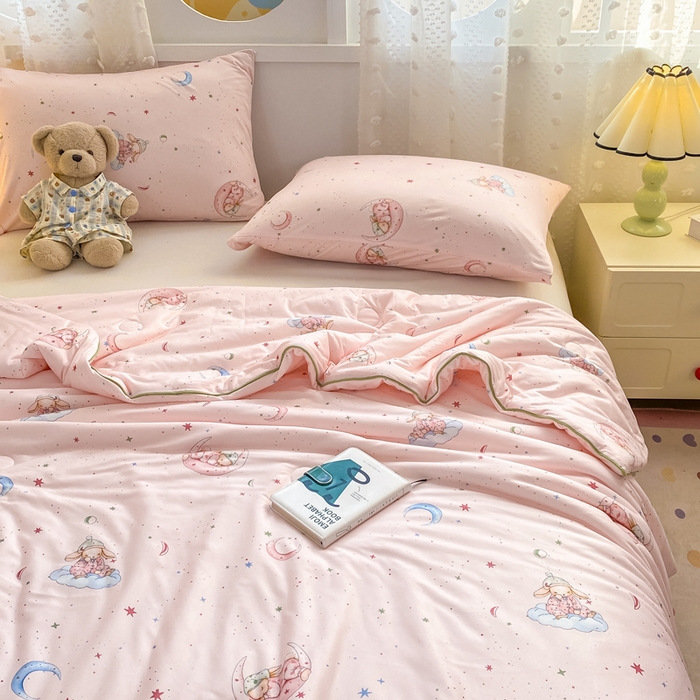 91家纺网 家纺一手货源 找家纺 恋之巢家纺 2026新款四季款可水洗牛奶丝针织棉夏被大豆夏凉被空调被可机洗薄被子被芯直播外贸专供大豆被夏被 软糯月光兔-软糯款