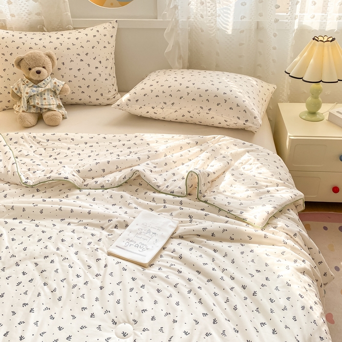 91家纺网 家纺一手货源 找家纺 恋之巢家纺 2026新款四季款可水洗牛奶丝针织棉夏被大豆夏凉被空调被可机洗薄被子被芯直播外贸专供大豆被夏被 叶子-软糯款