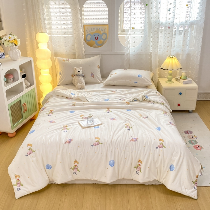 91家纺网 家纺一手货源 找家纺 恋之巢家纺 2026新款四季款可水洗牛奶丝针织棉夏被大豆夏凉被空调被可机洗薄被子被芯直播外贸专供大豆被夏被 英伦王子-软糯款