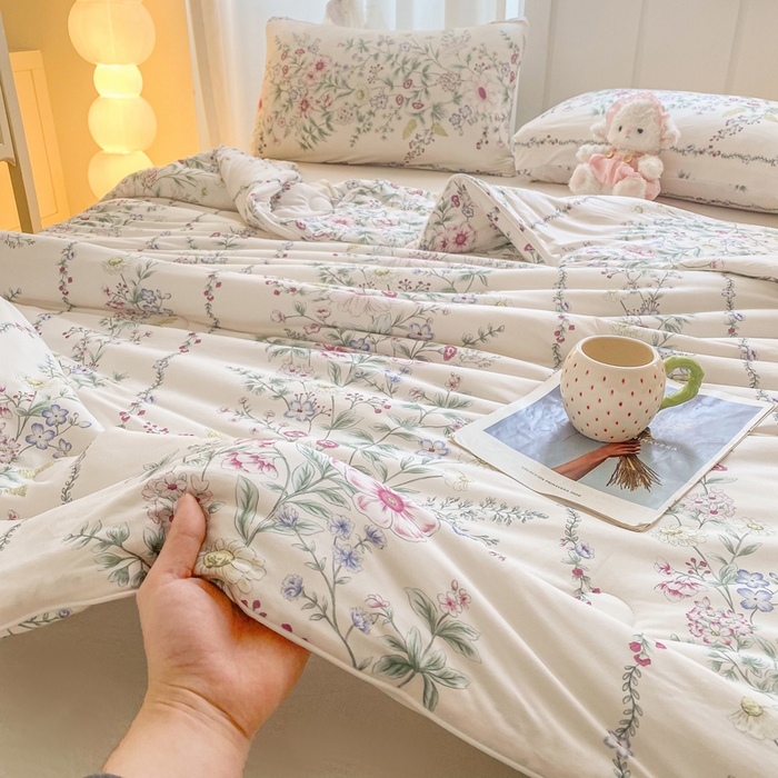 91家纺网 家纺一手货源 找家纺 恋之巢家纺 2026新款四季款可水洗牛奶丝针织棉夏被大豆夏凉被空调被可机洗薄被子被芯直播外贸专供大豆被夏被 花枝蔓-粉-软糯