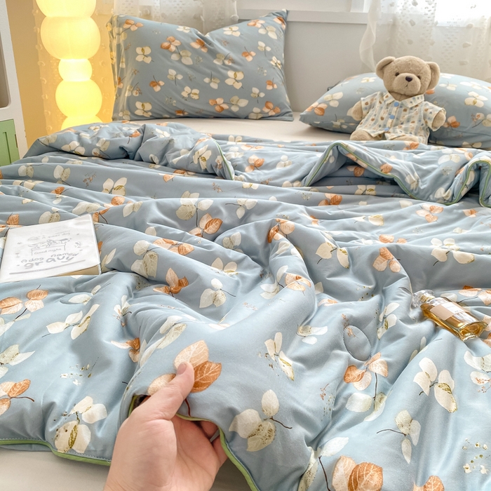 91家纺网 家纺一手货源 找家纺 恋之巢家纺 2026新款四季款可水洗牛奶丝针织棉夏被大豆夏凉被空调被可机洗薄被子被芯直播外贸专供大豆被夏被 叶子 兰-软糯款