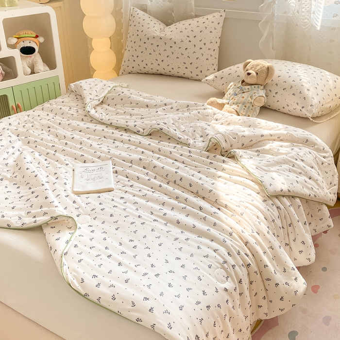 91家纺网 家纺一手货源 找家纺 恋之巢家纺 2026新款四季款可水洗牛奶丝针织棉夏被大豆夏凉被空调被可机洗薄被子被芯直播外贸专供大豆被夏被 叶子-软糯款