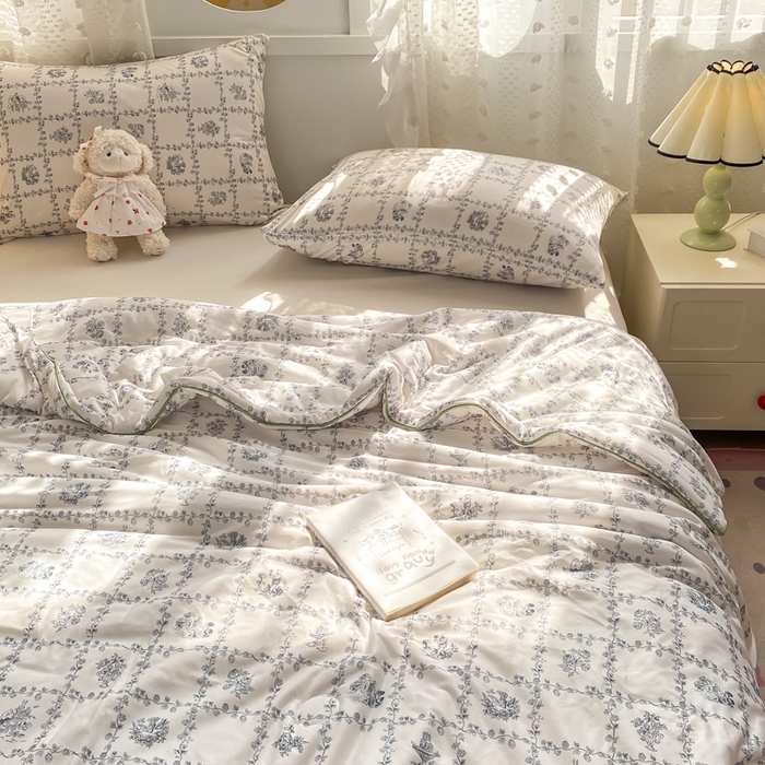 91家纺网 家纺一手货源 找家纺 恋之巢家纺 2026新款四季款可水洗牛奶丝针织棉夏被大豆夏凉被空调被可机洗薄被子被芯直播外贸专供大豆被夏被 依梦-软糯款