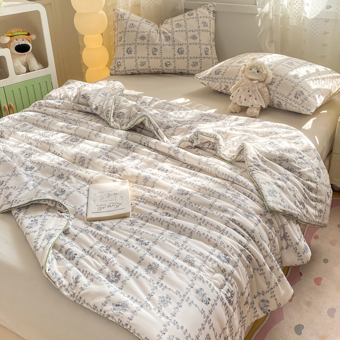 91家纺网 家纺一手货源 找家纺 恋之巢家纺 2026新款四季款可水洗牛奶丝针织棉夏被大豆夏凉被空调被可机洗薄被子被芯直播外贸专供大豆被夏被 依梦-软糯款