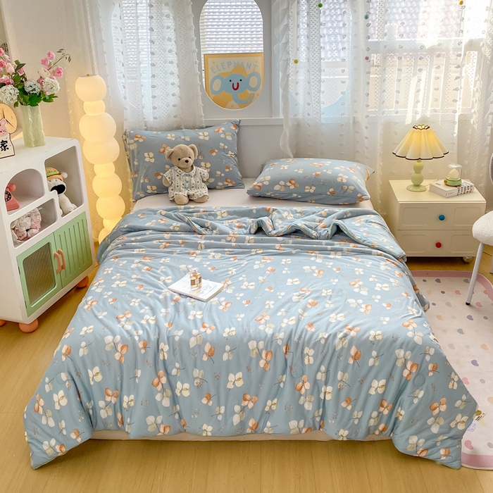 91家纺网 家纺一手货源 找家纺 恋之巢家纺 2026新款四季款可水洗牛奶丝针织棉夏被大豆夏凉被空调被可机洗薄被子被芯直播外贸专供大豆被夏被 叶子 兰-软糯款