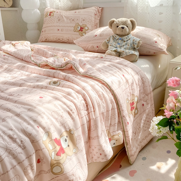 91家纺网 家纺一手货源 找家纺 恋之巢家纺 2026新款四季款可水洗牛奶丝针织棉夏被大豆夏凉被空调被可机洗薄被子被芯直播外贸专供大豆被夏被 英伦熊-软糯款