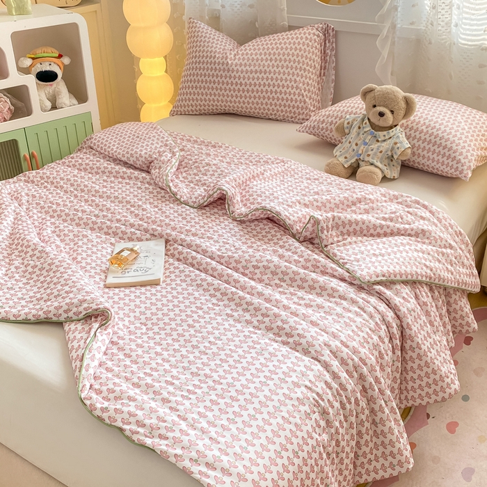 91家纺网 家纺一手货源 找家纺 恋之巢家纺 2026新款四季款可水洗牛奶丝针织棉夏被大豆夏凉被空调被可机洗薄被子被芯直播外贸专供大豆被夏被 仲夏-软糯款