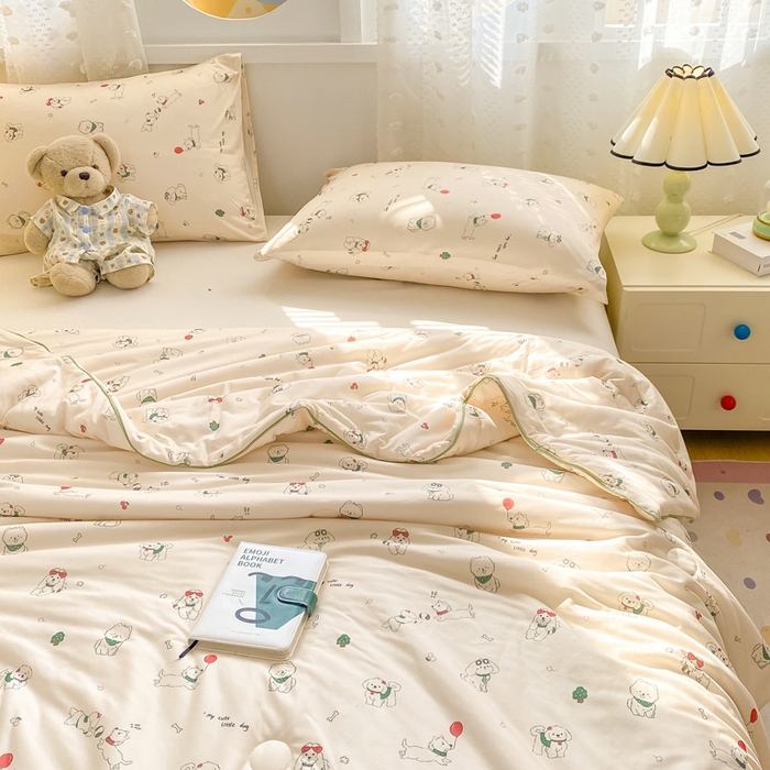 91家纺网 家纺一手货源 找家纺 恋之巢家纺 2026新款四季款可水洗牛奶丝针织棉夏被大豆夏凉被空调被可机洗薄被子被芯直播外贸专供大豆被夏被 法式小狗-软糯款