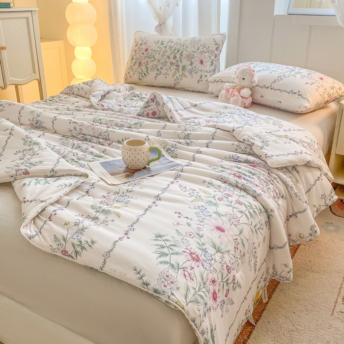 91家纺网 家纺一手货源 找家纺 恋之巢家纺 2026新款四季款可水洗牛奶丝针织棉夏被大豆夏凉被空调被可机洗薄被子被芯直播外贸专供大豆被夏被 花枝蔓-粉-软糯