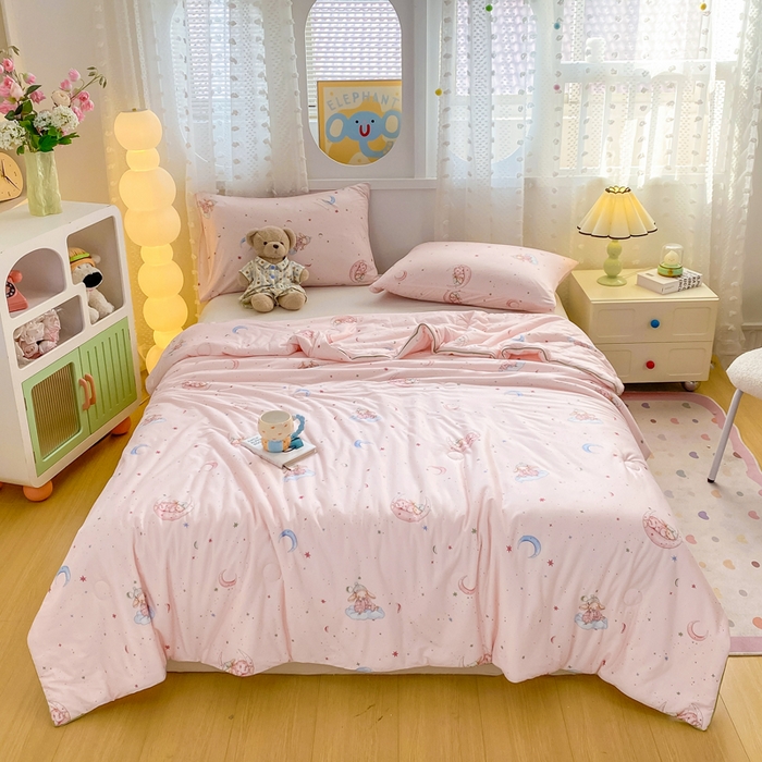 91家纺网 家纺一手货源 找家纺 恋之巢家纺 2026新款四季款可水洗牛奶丝针织棉夏被大豆夏凉被空调被可机洗薄被子被芯直播外贸专供大豆被夏被 软糯月光兔-软糯款