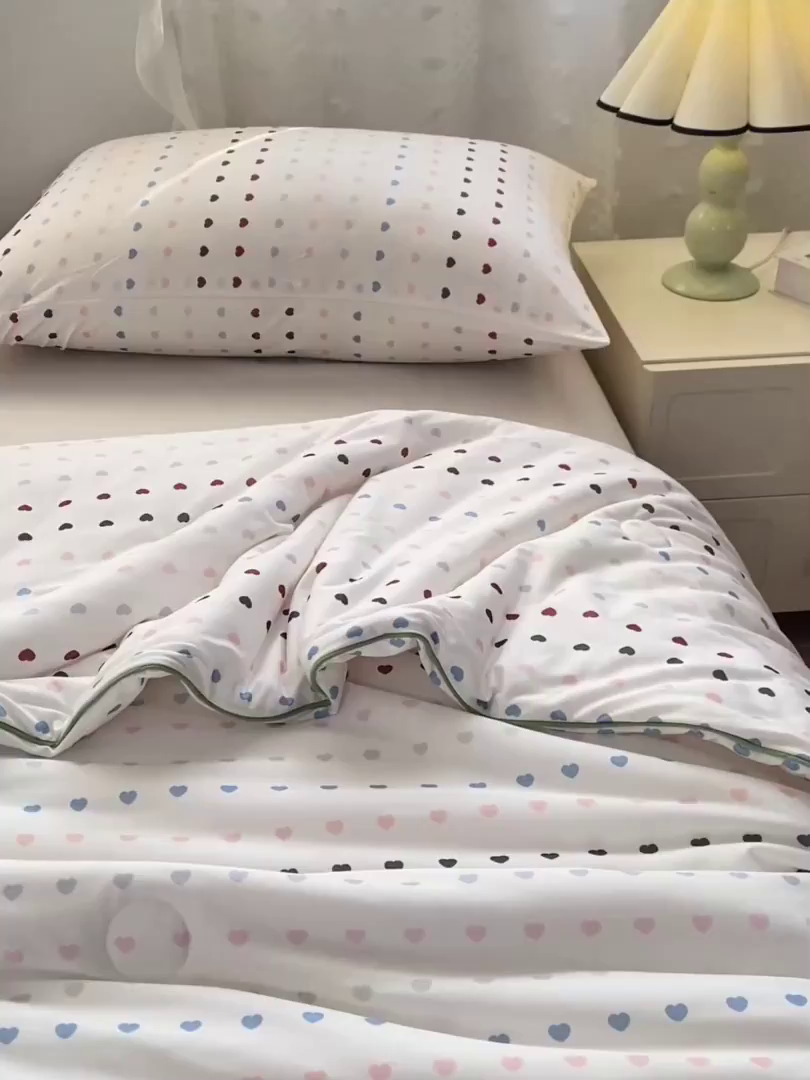 91家纺网 家纺一手货源 找家纺 恋之巢家纺 2026新款四季款可水洗牛奶丝针织棉夏被大豆夏凉被空调被可机洗薄被子被芯直播外贸专供大豆被夏被 爱心-软糯款