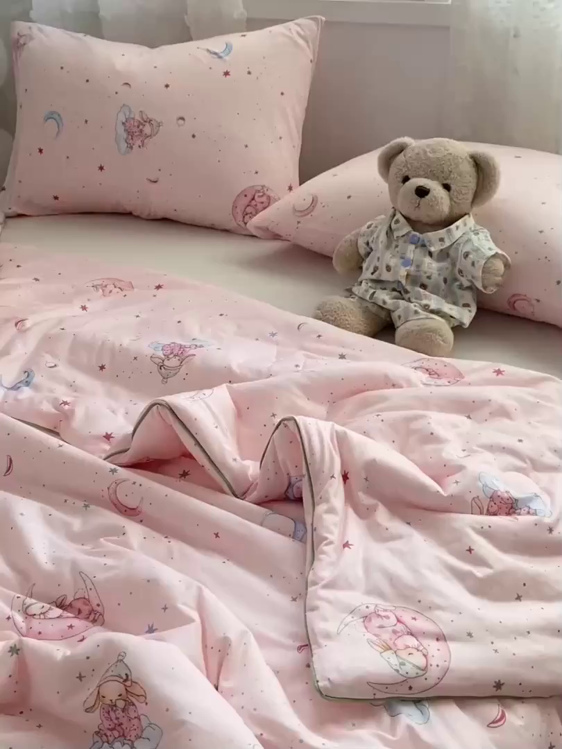 91家纺网 家纺一手货源 找家纺 恋之巢家纺 2026新款四季款可水洗牛奶丝针织棉夏被大豆夏凉被空调被可机洗薄被子被芯直播外贸专供大豆被夏被 软糯月光兔-软糯款