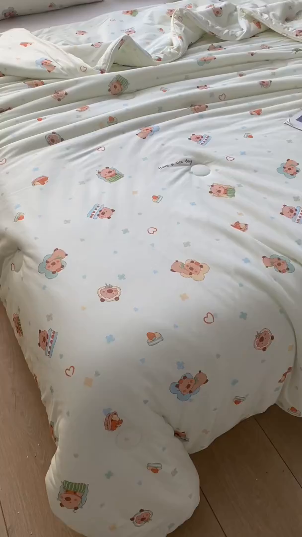 91家纺网 家纺一手货源 找家纺 恋之巢家纺 2026新款四季款可水洗牛奶丝针织棉夏被大豆夏凉被空调被可机洗薄被子被芯直播外贸专供大豆被夏被 卡皮巴拉-绿-软糯