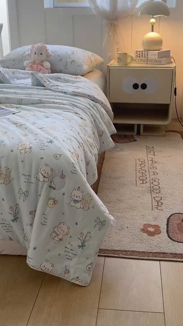 91家纺网 家纺一手货源 找家纺 恋之巢家纺 2026新款四季款可水洗牛奶丝针织棉夏被大豆夏凉被空调被可机洗薄被子被芯直播外贸专供大豆被夏被 童趣-软糯