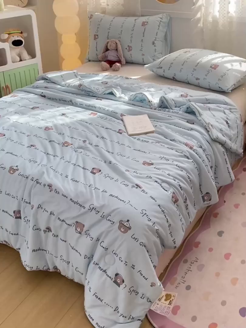 91家纺网 家纺一手货源 找家纺 恋之巢家纺 2026新款四季款可水洗牛奶丝针织棉夏被大豆夏凉被空调被可机洗薄被子被芯直播外贸专供大豆被夏被 布朗熊-软糯款